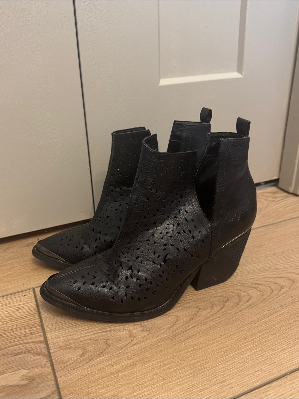 Black Western Cutout Ankle Boots Pointed Toe Size 8.5